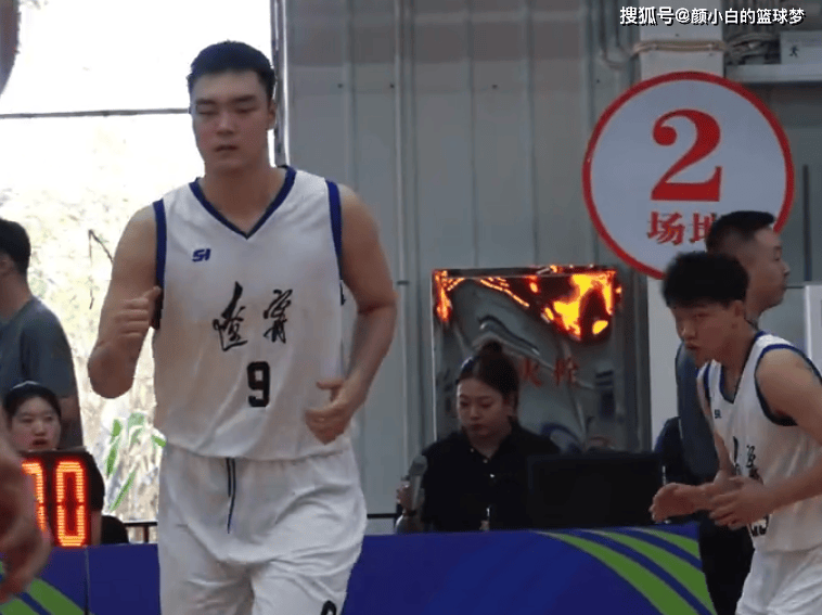 岁已经, 他今年, 但比赛中他