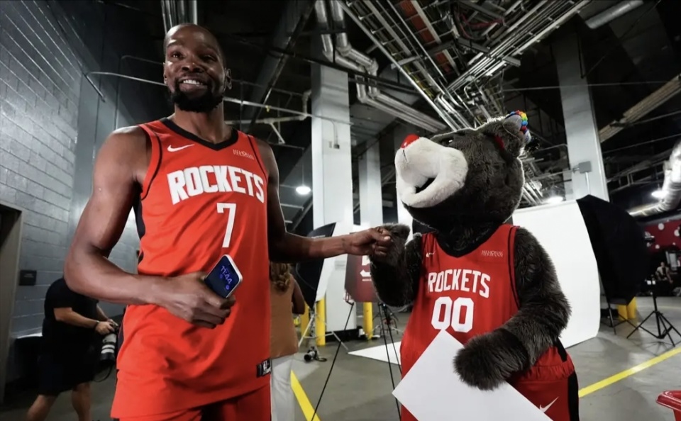 但雷霆三少, 王签下了一 但雷霆三少, 王签下了一